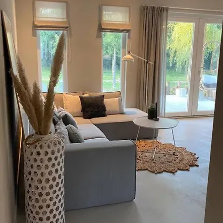 Stijlvol Met Veranda! Tuynloodz A Apartman Beers