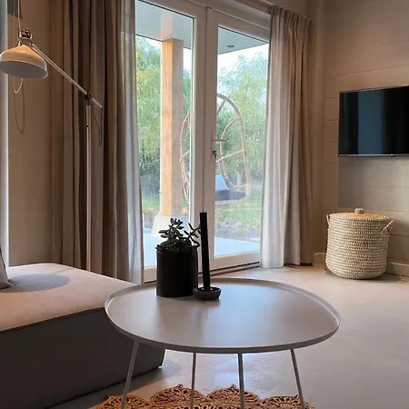 Appartement Stijlvol Met Veranda! Tuynloodz A *