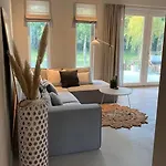 Stijlvol Met Veranda! Tuynloodz A 아파트 Beers (North Brabant)